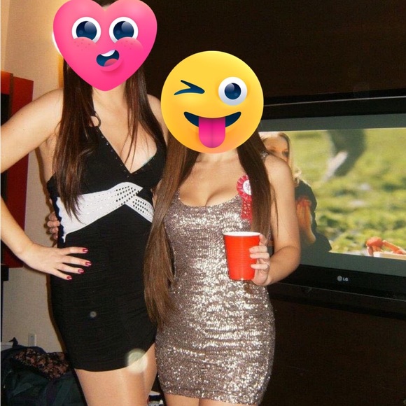 Small gold sequined mini dress, low back - Picture 2 of 4